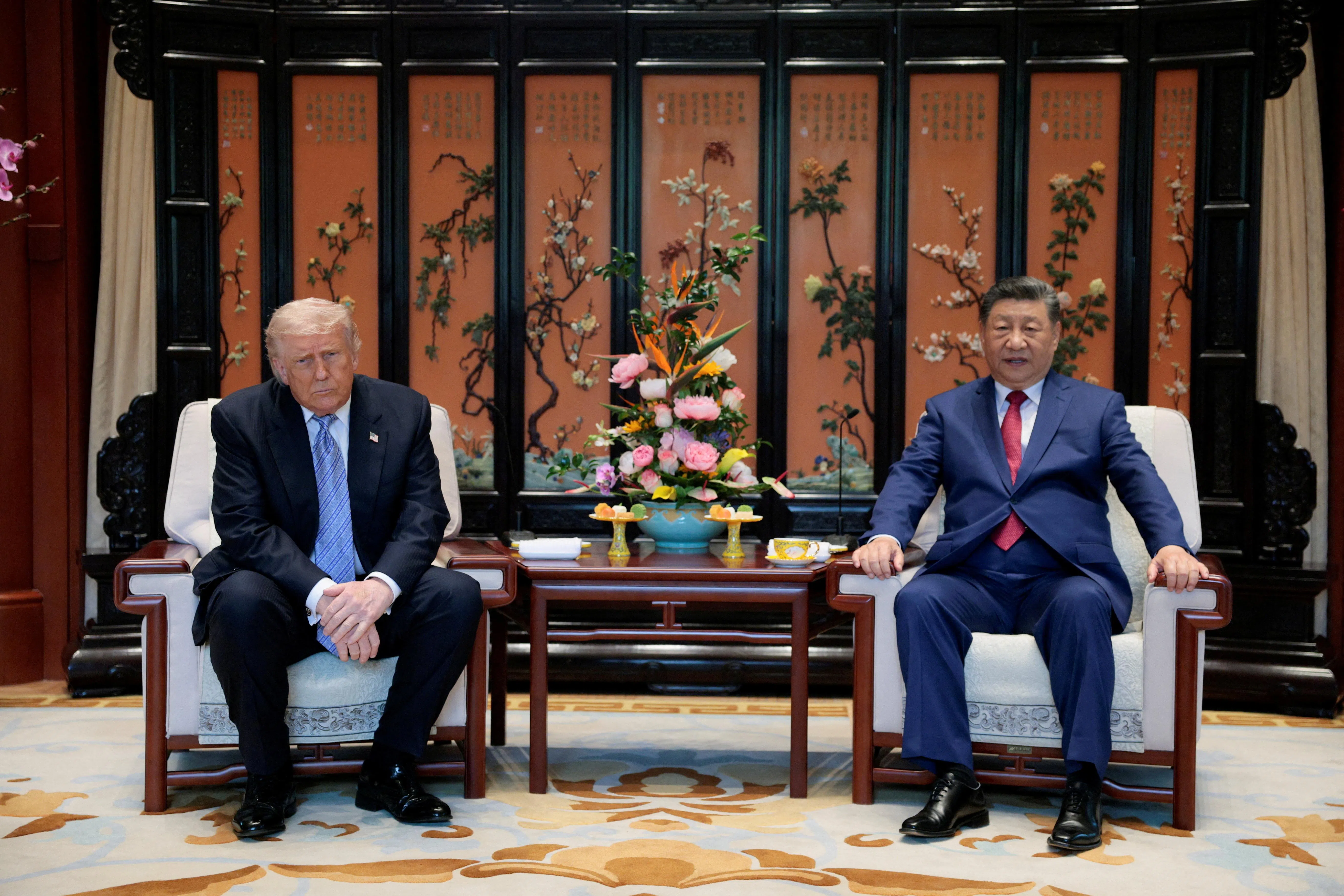 中国国家主席习近平（右）与美国总统特朗普今年5月在北京会晤。两位领导人下周将在华盛顿再次碰面，预计AI会是这轮会面的主要议题之一。（路透社）
