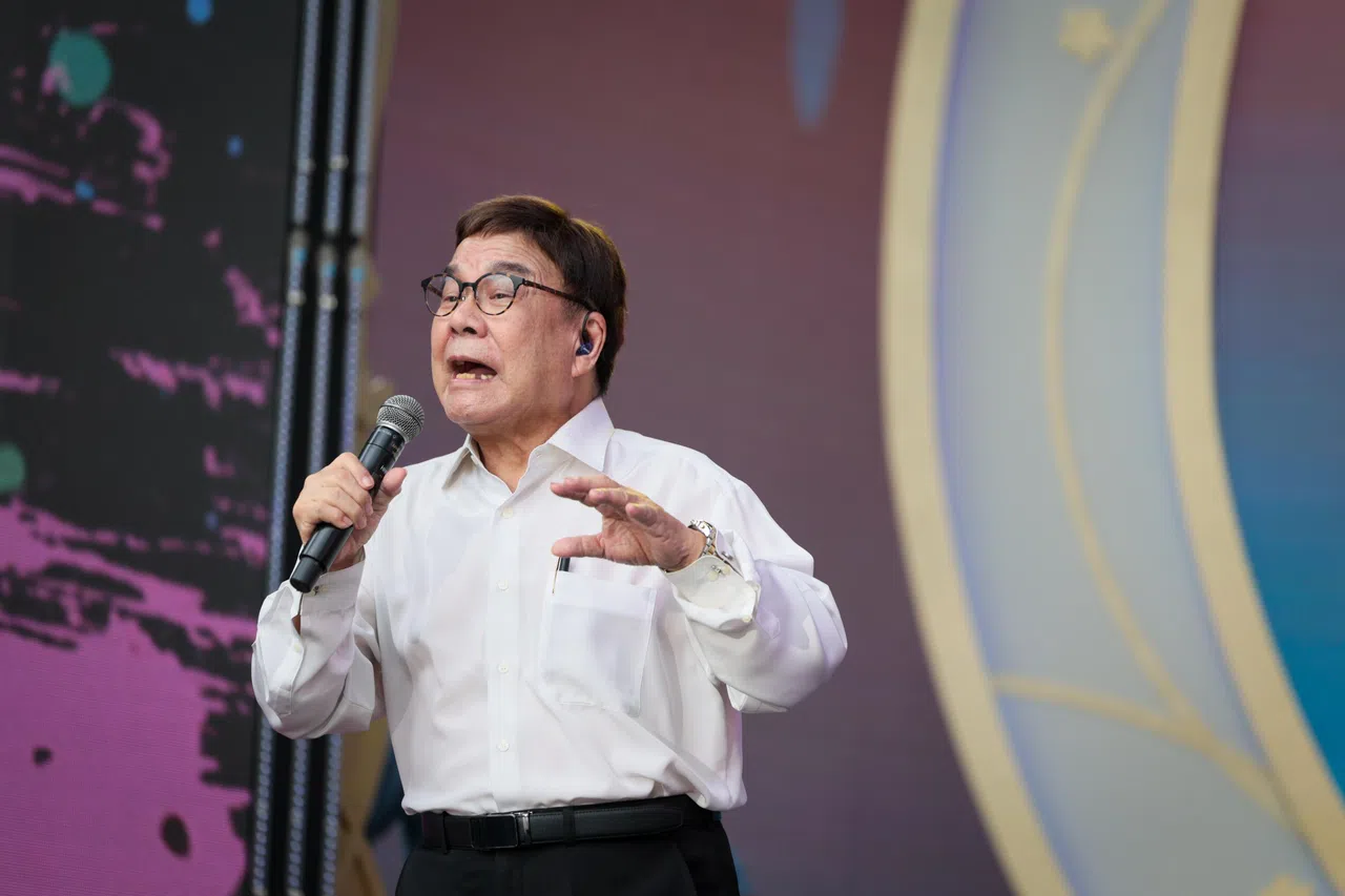 黄清元中气十足地演唱。（张俊杰摄）