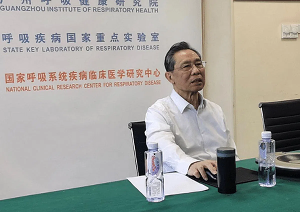 中国媒体对于传染病学专家钟南山4月8日在天津南开大学讲课的报道，着重突出了他