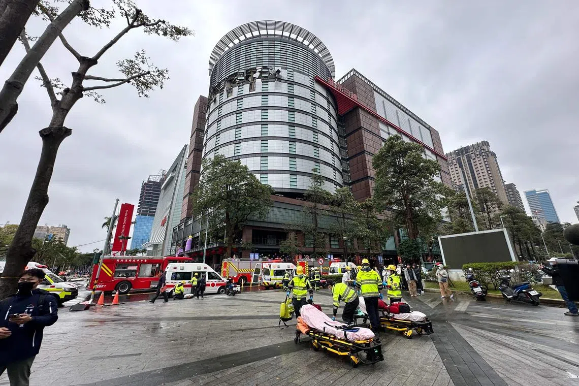 台中新光三越百货星期四（2月13日）上午发生疑似气爆，已造成多人死伤。（法新社）