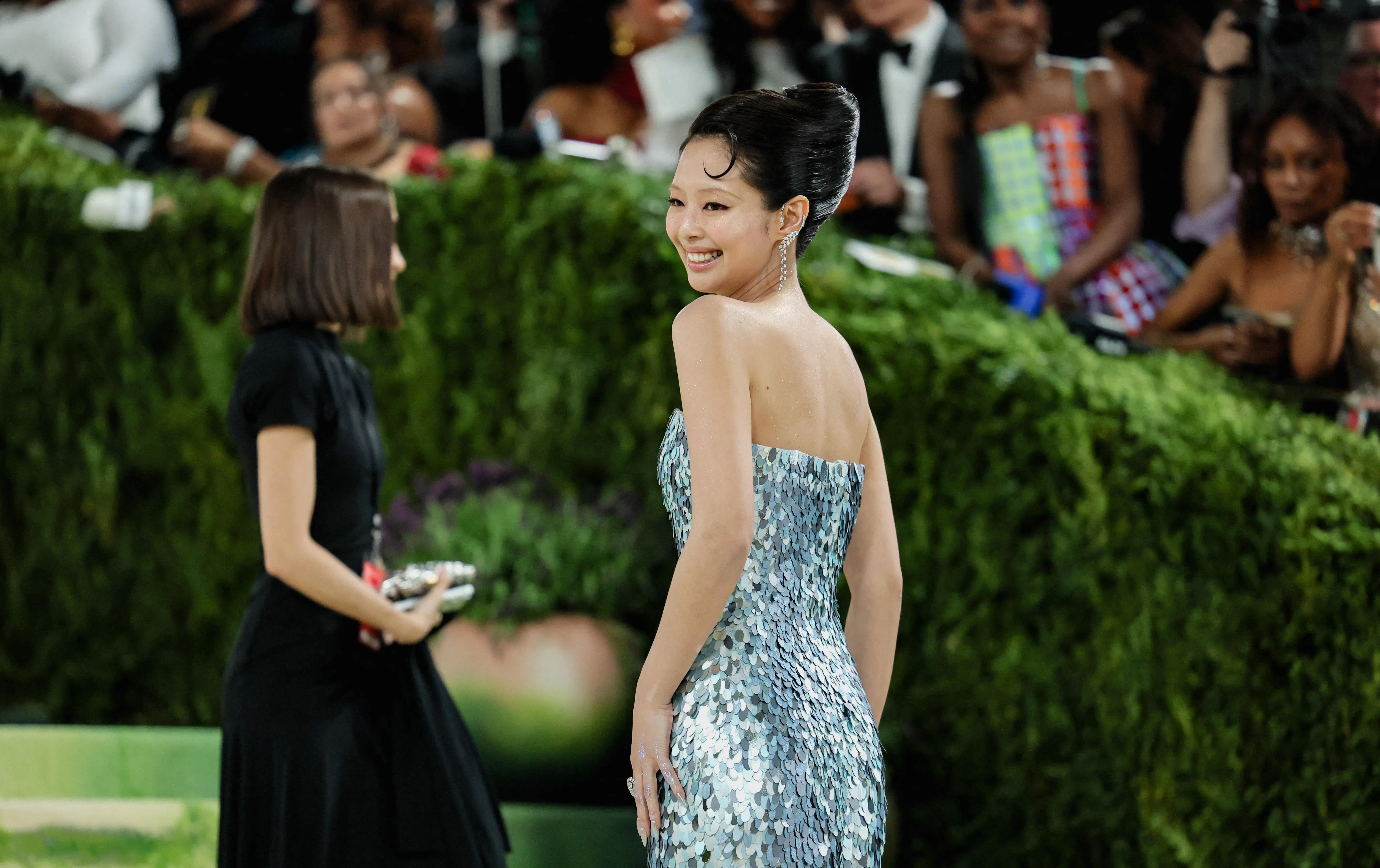 Jennie第四度征战Met Gala，化身为“海洋女神”。（路透社）