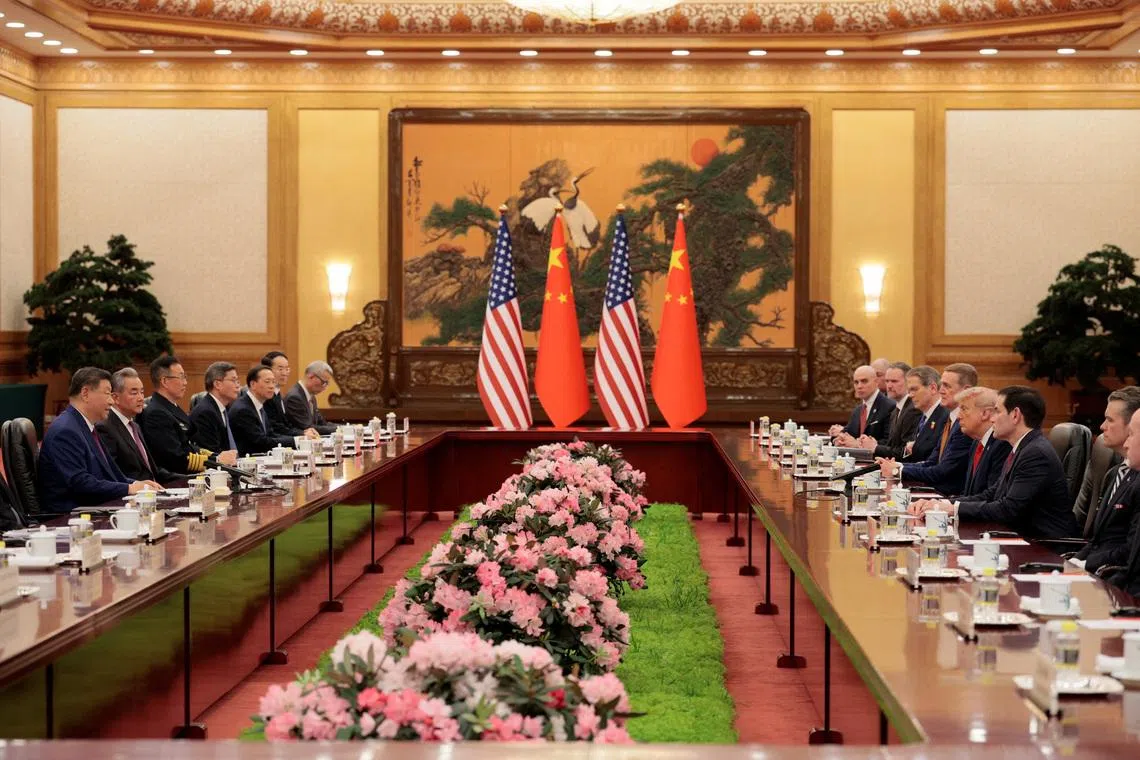 中国国家主席习近平（左一）星期四（5月14日）在北京人民大会堂同赴华进行国事访问的美国总统特朗普（右四）举行会谈。（路透社）