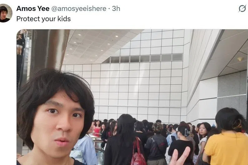 虽然被动漫节主办方禁止入场，余澎杉星期六（5月9日）中午仍现身新达城博览中心动漫展入场处。（取自余澎杉X账号）