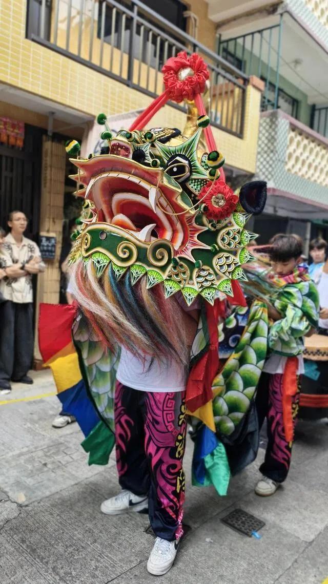 舞麒麟是太平清醮中瑞兽表演主角之一，也展现陆海丰人的传统文化。（陈爱薇摄）