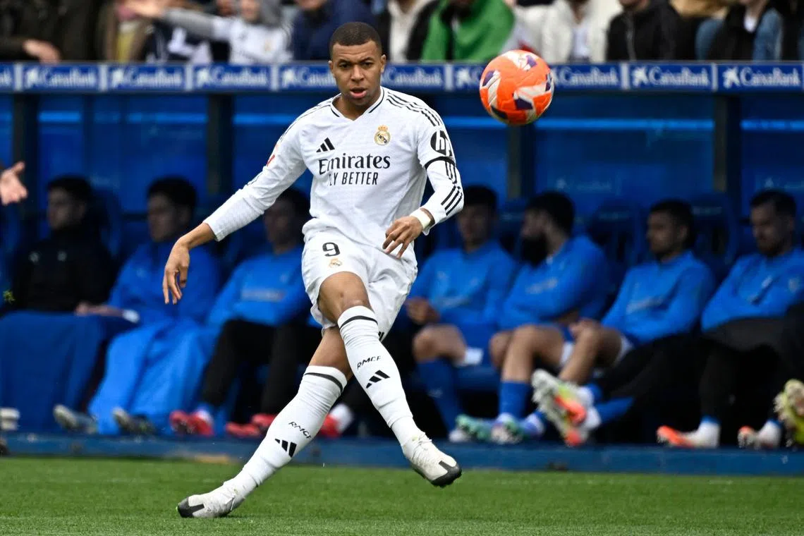 正值姆巴佩在场外与老东家PSG陷入债务纠纷之际，这张红卡对他来说无疑是雪上加霜。（法新社）
