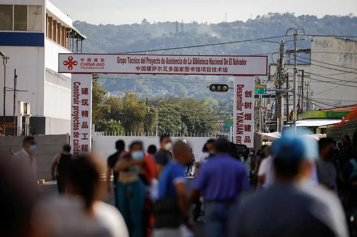 在萨尔瓦多与台断交后，北京承诺多个援助项目，包括修建一座多楼层图书馆。（路透社）
