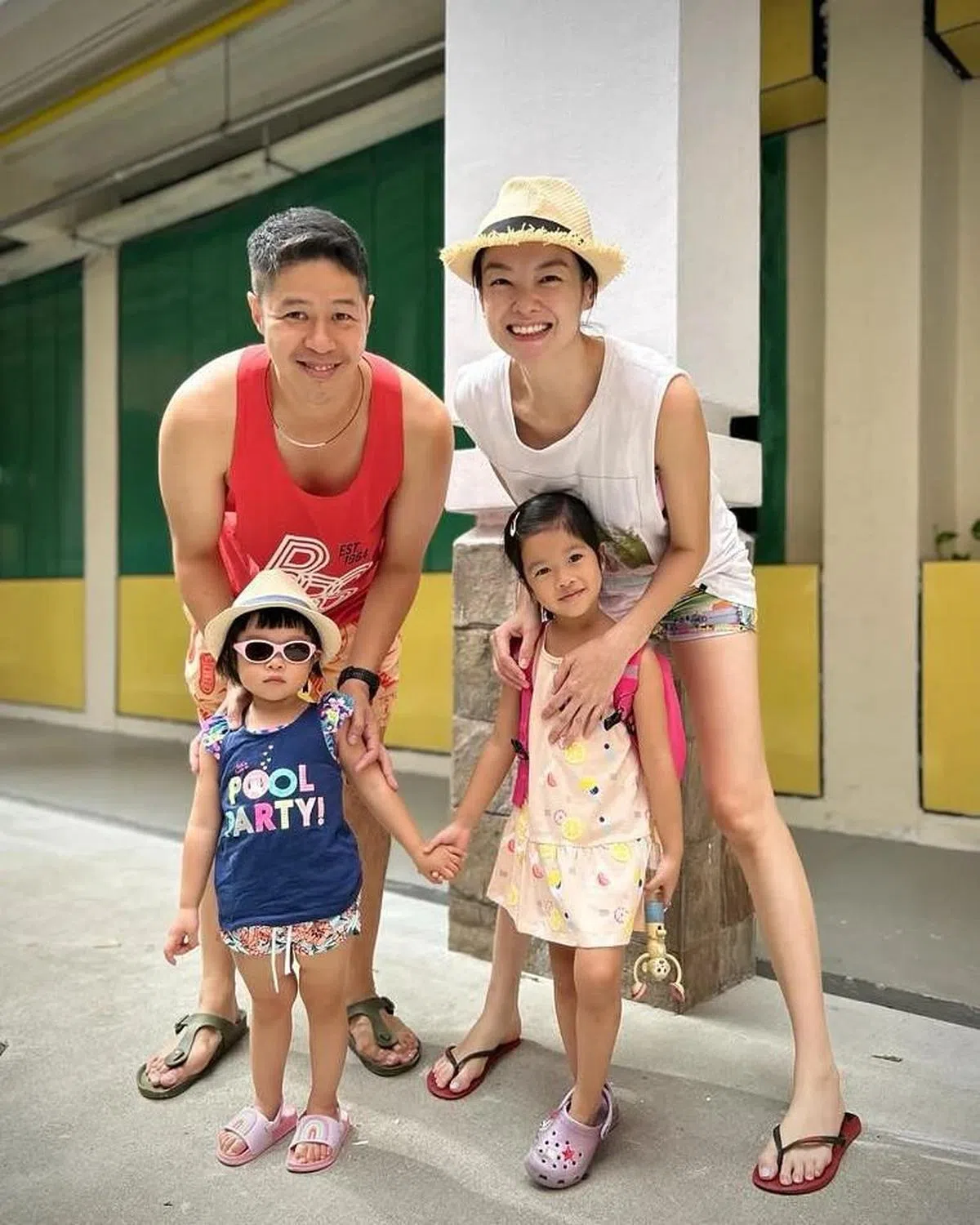 沈琳宸（后排右）和丈夫带长女（前排左）及侄女一起玩。（取自艺人Instagram）