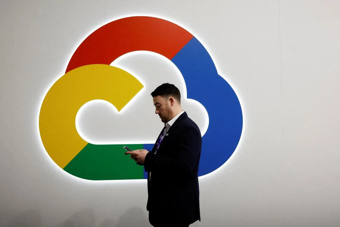 知情人士透露，根据合同，Palo Alto将在未来几年内支付给Google Cloud“接近100亿美元”的款项。不过这两家公司的高管均拒绝就合同的具体金额置评。他们也没有对这个“接近100亿美元”的款项做出任何解释。（路透社）