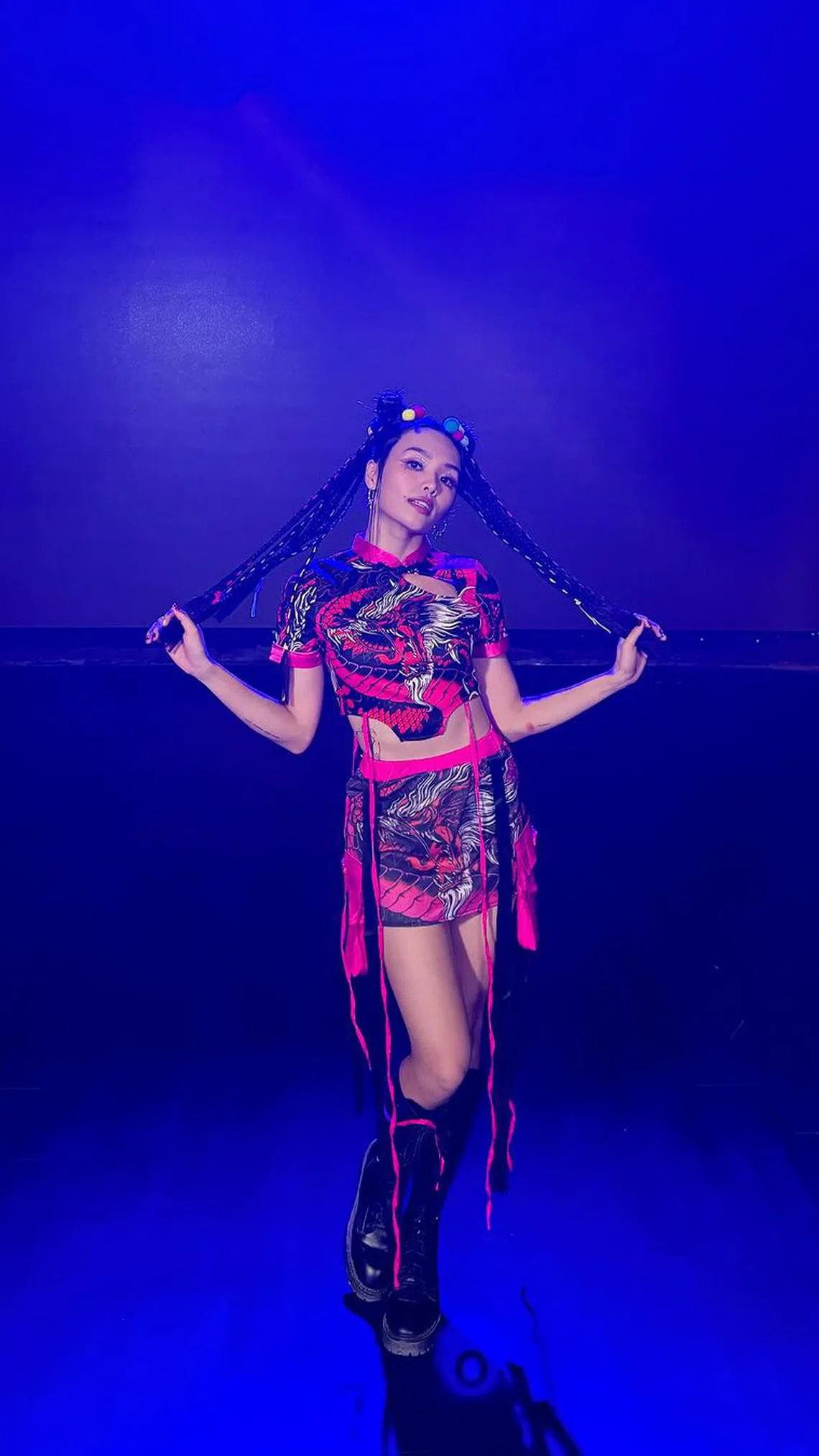 本地艺人张颖双的贺岁歌曲《Sing A龙 Dance A龙》由黄宇哲工作室制作。（取自张颖双IG）