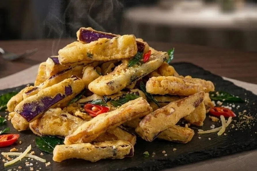 以台湾麻豆柚香椒盐添味的柚香盐酥茄。（餐馆提供）