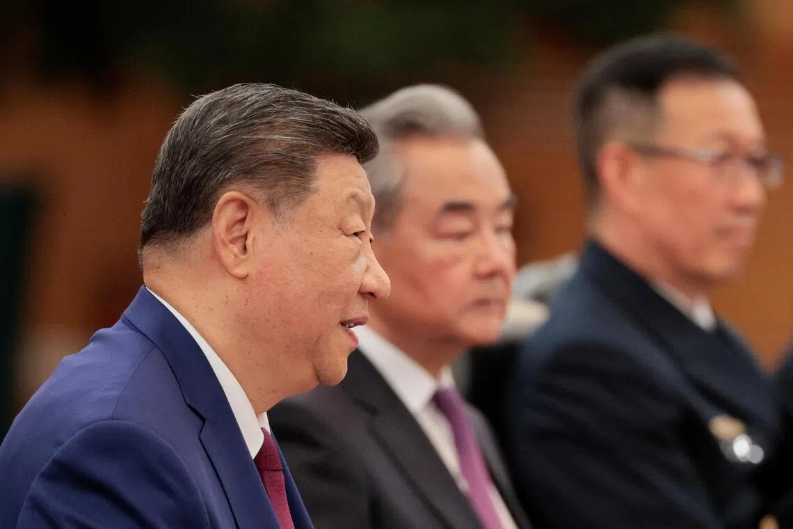 中国国家主席习近平（左一）星期四（5月14日）上午在北京人民大会堂与到访的美国总统特朗普举行会谈，图为习近平开场致词。（路透社）