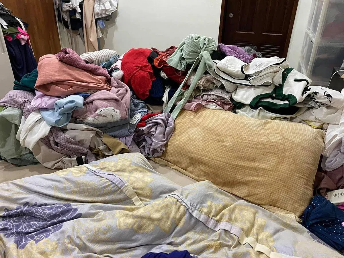 高嘉瑜2020年11月贴出自己房间的照片，凌乱的睡房与泛黄的枕头当时引起网民热议。（高嘉瑜面簿）