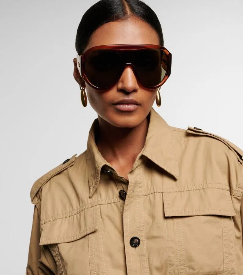 由运动墨镜延伸出的shield sunglasses，成为街拍潮流。（互联网）