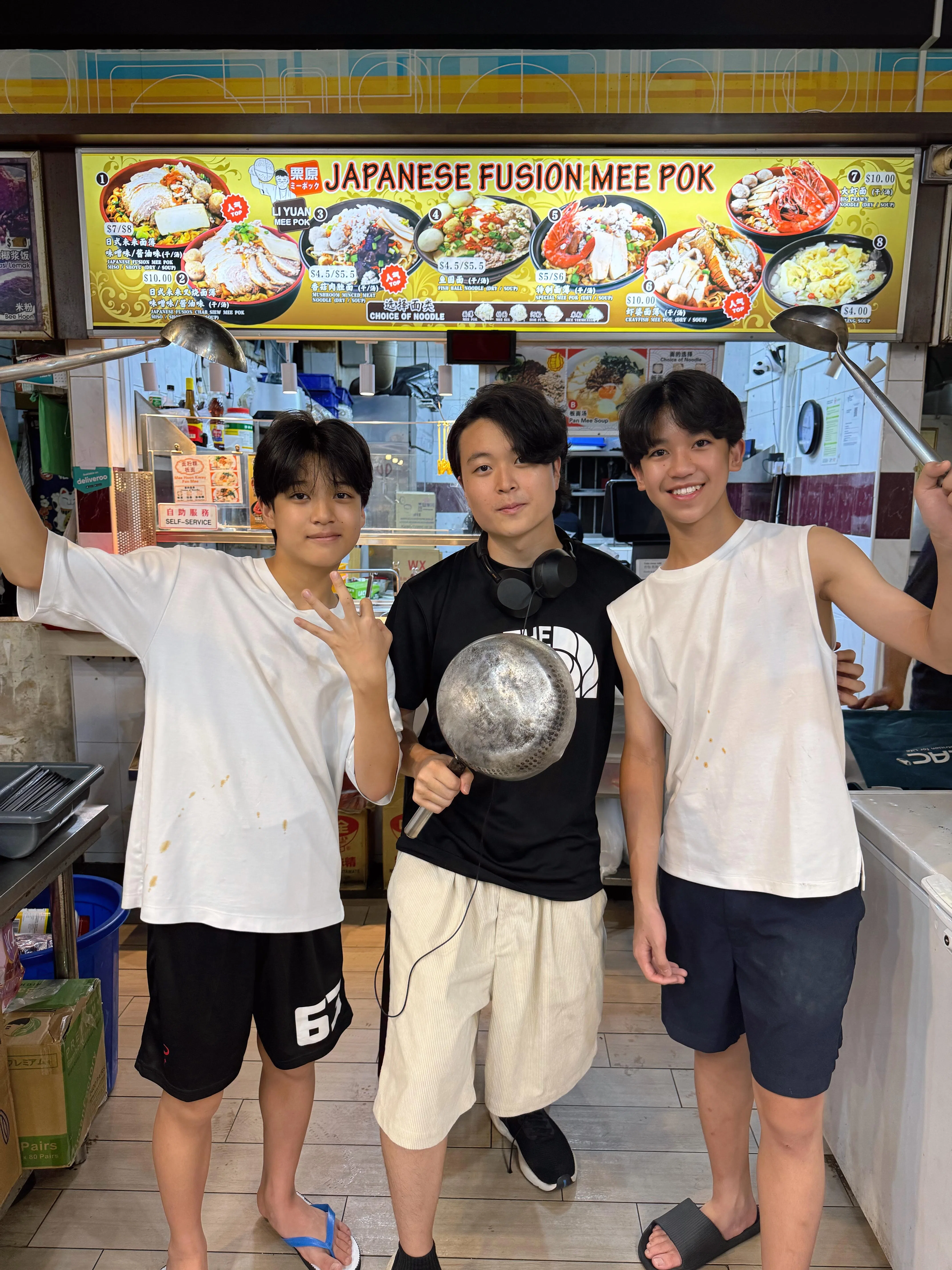 谢淮聿（右）饰演“Mother’s Recipe”的短片男主角。（谢颖威提供）