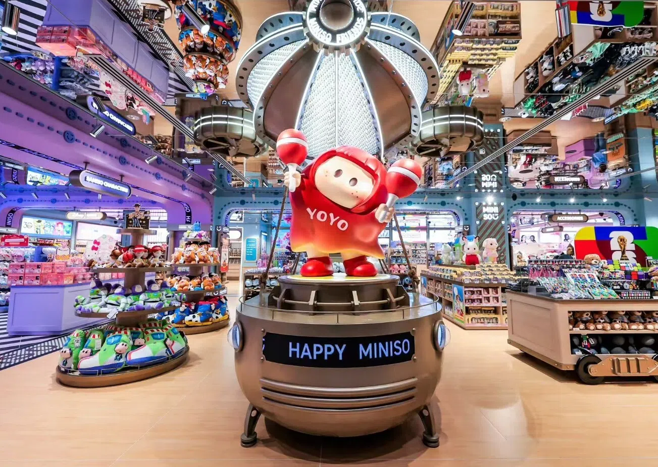 Miniso Friends大型体验店中，明星IP的Yoyo酱站C位。（互联网）
