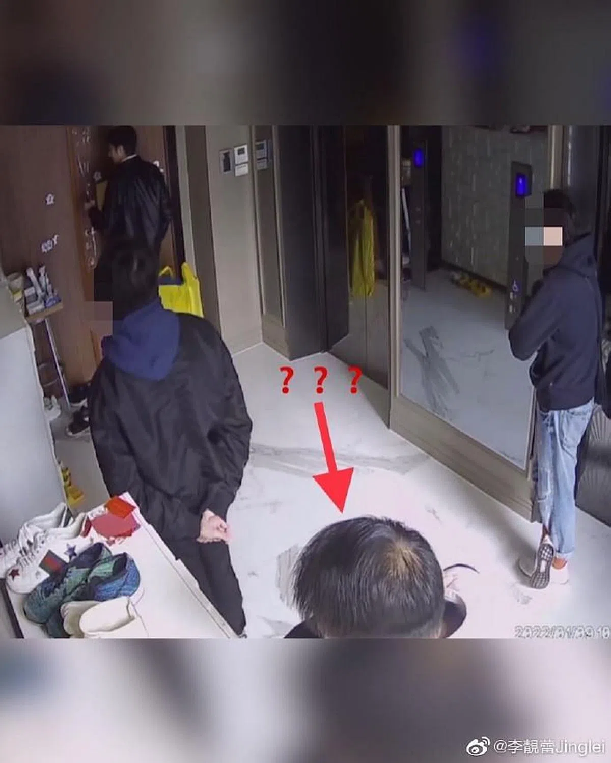 李靓蕾曝光监视器画面，箭头指向她口中的陌生男士。（IG）