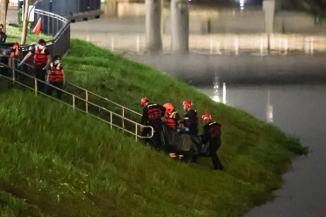 警方答复询问时证实，在2月26日晚上约10时35分接获通报，丹尼尔被民防人员捞上岸后证实身亡。（海峡时报）