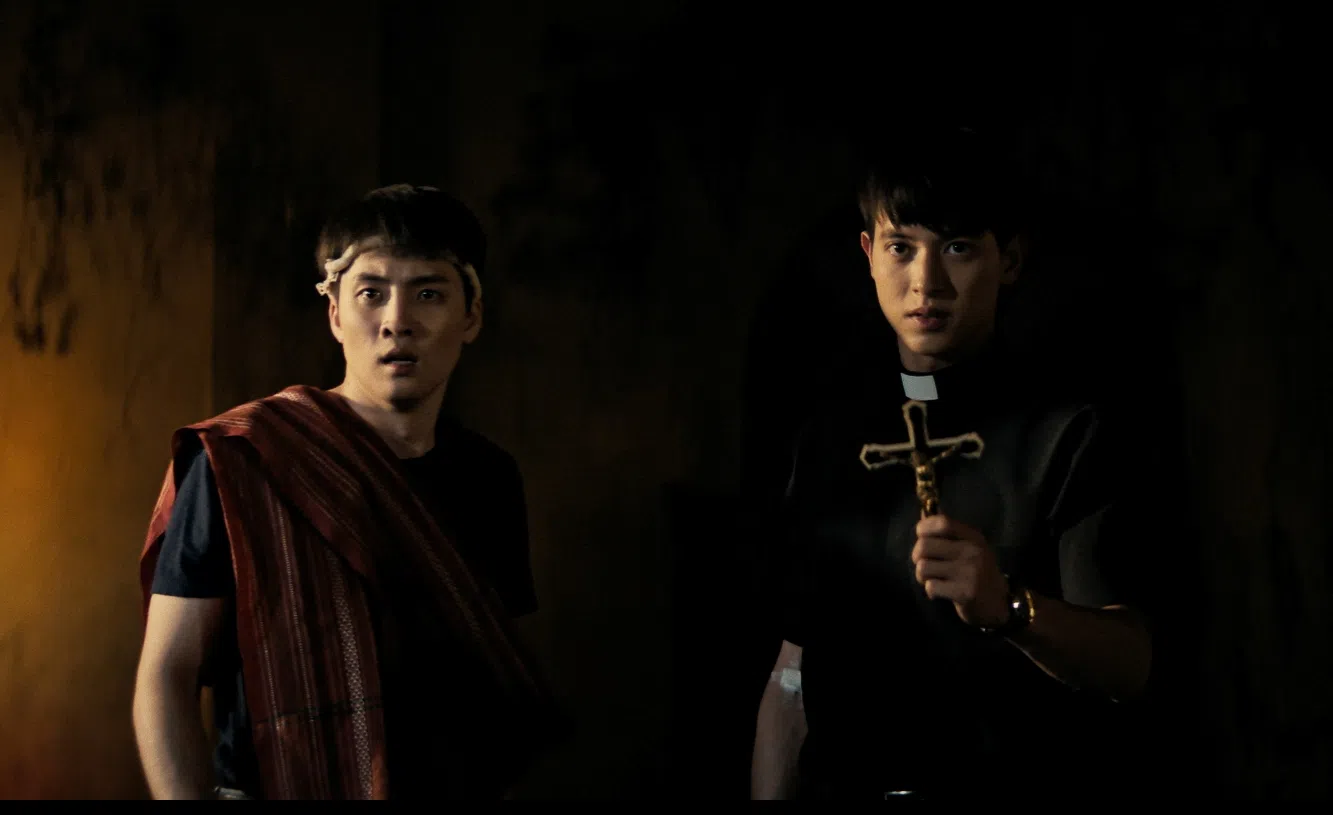 泰国降魔片《鬼驱魔》主要看泰国两大帅哥打妖精。（嘉华院线提供）