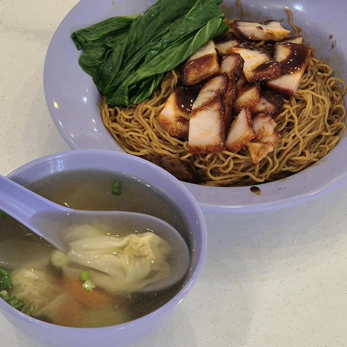 叉烧虾肉云吞面是米饭之外的另一选项。（陈爱薇摄）