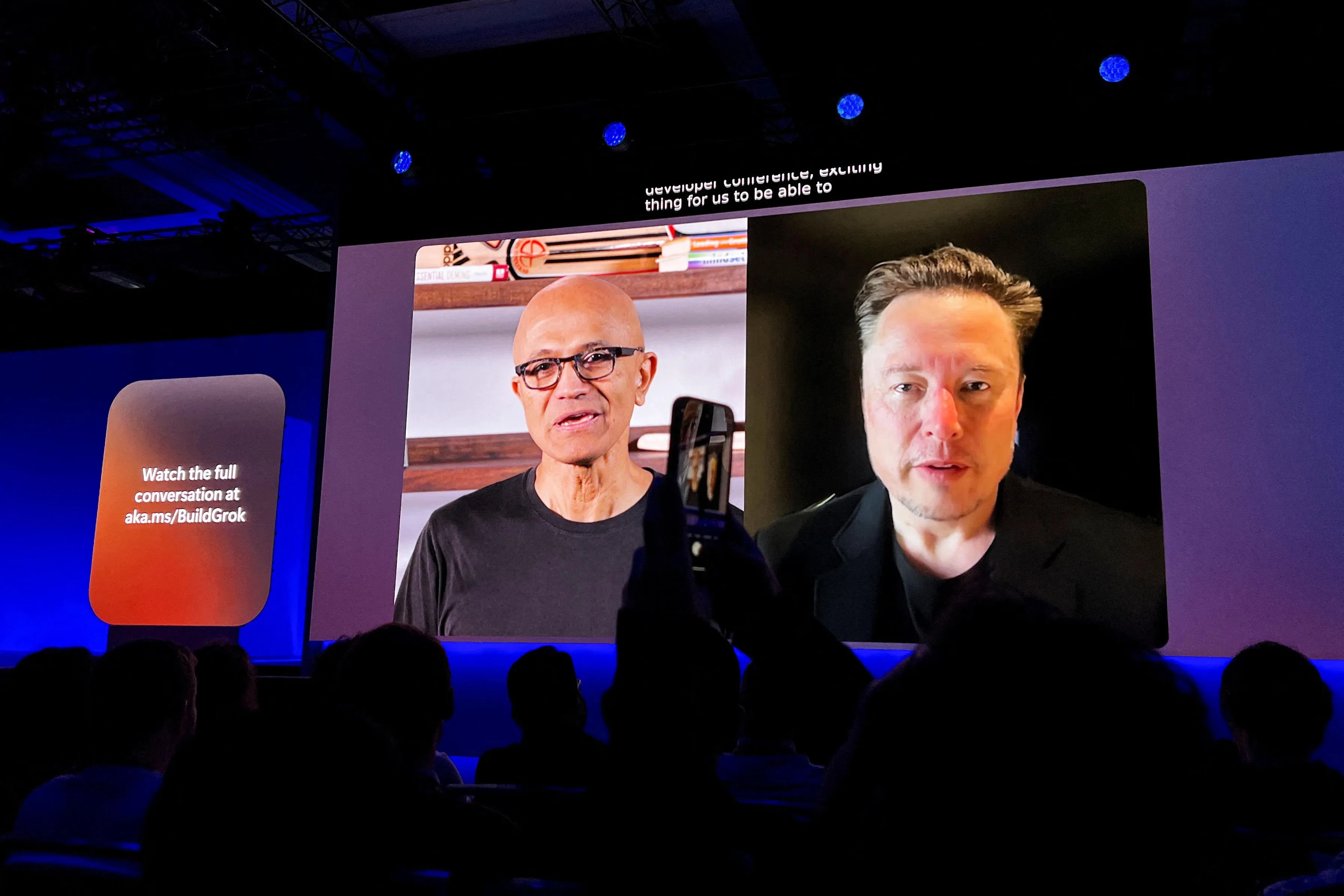 马斯克在微软首席执行官纳德拉（Satya Nadella）的大会主题演讲中，也以线上方式出席。马斯克说，他希望开发者能够就Grok AI模型提供反馈。他说：“我们过去犯过错误，将来也会犯，我们渴望迅速纠正这些错误。”（路透社）