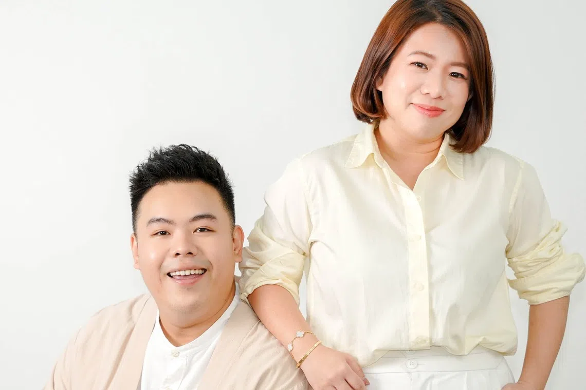网红兼DU Media创办人马一朵（左）和同为内容创作者的伙伴黄湘淋。（受访者提供）