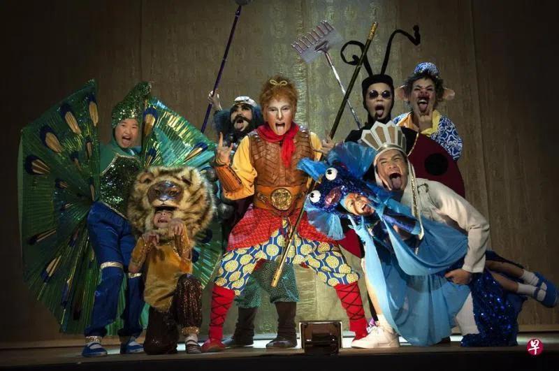 潘嗣敬（中）2016年曾参与野米剧场英语舞台剧《西游记》演出，扮演美猴王孙悟空。（档案照）