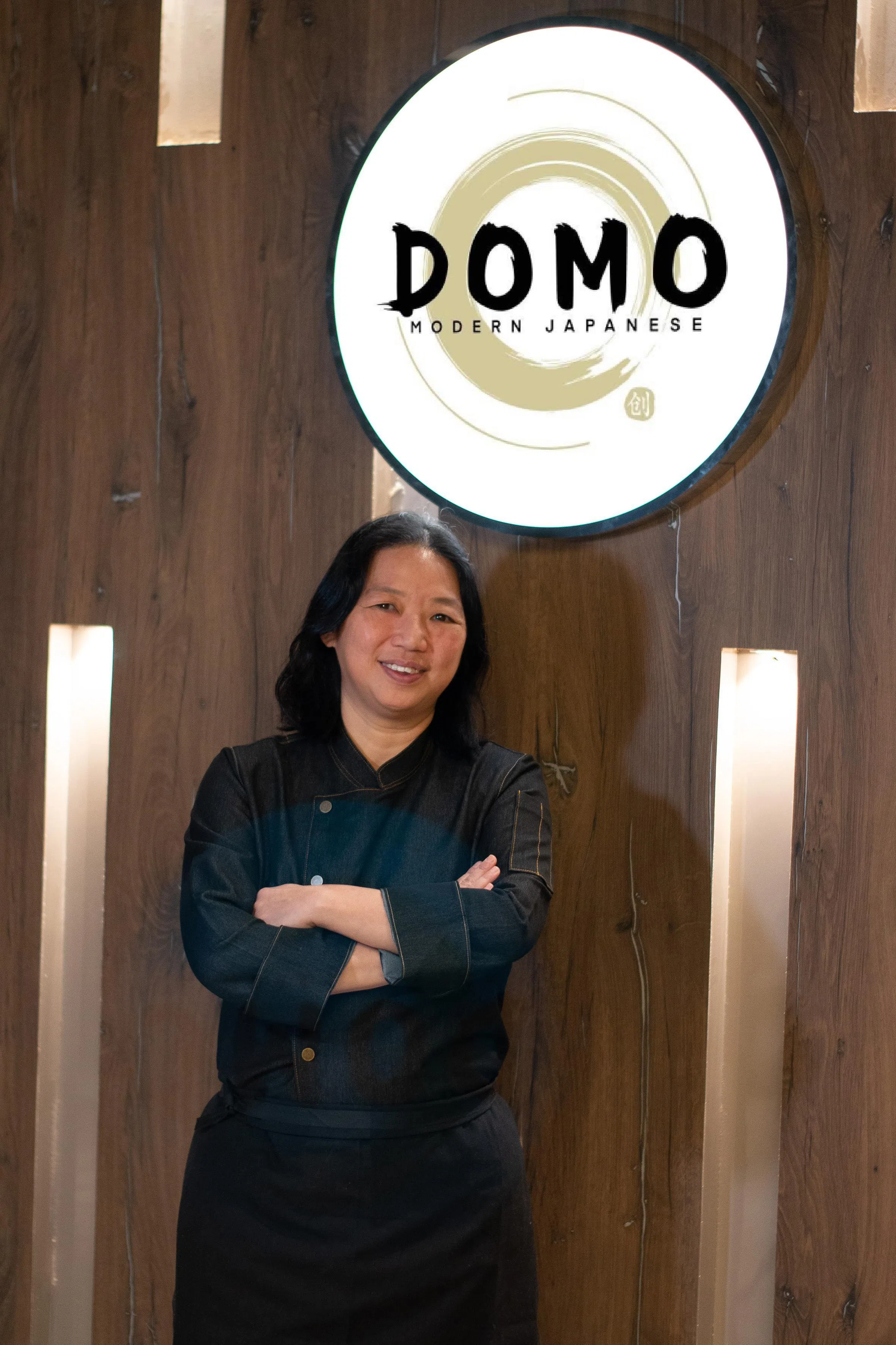 洪美萍于51岁时，毅然回到新加坡创业，开设现代日式餐馆Domo。（档案照）