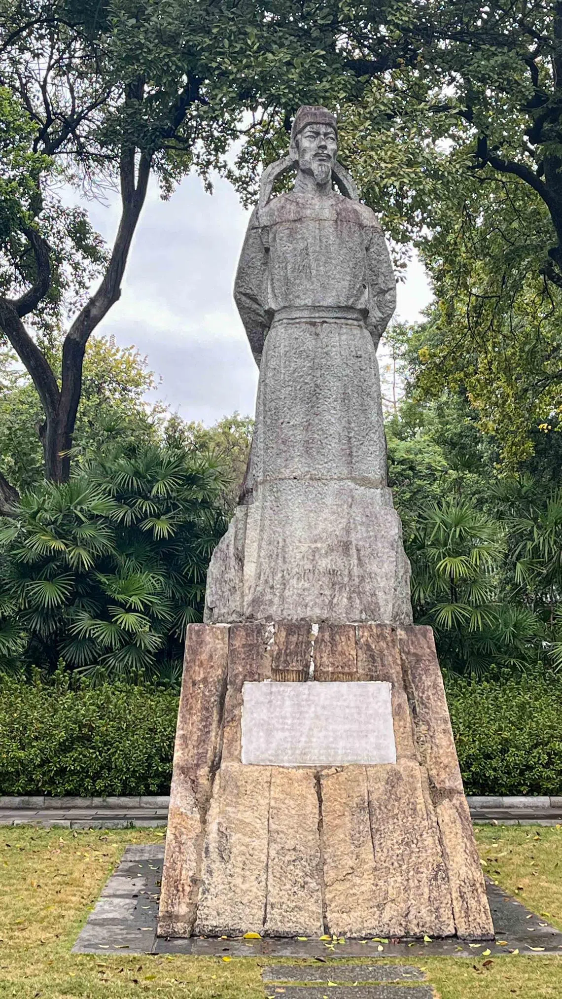 柳宗元雕像。（客桑摄）