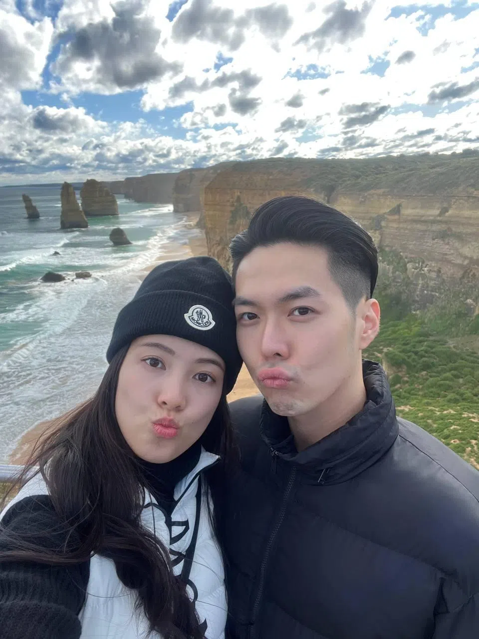 郑颖和伍思翰都是新传媒艺人。（取自新艺经纪IG）