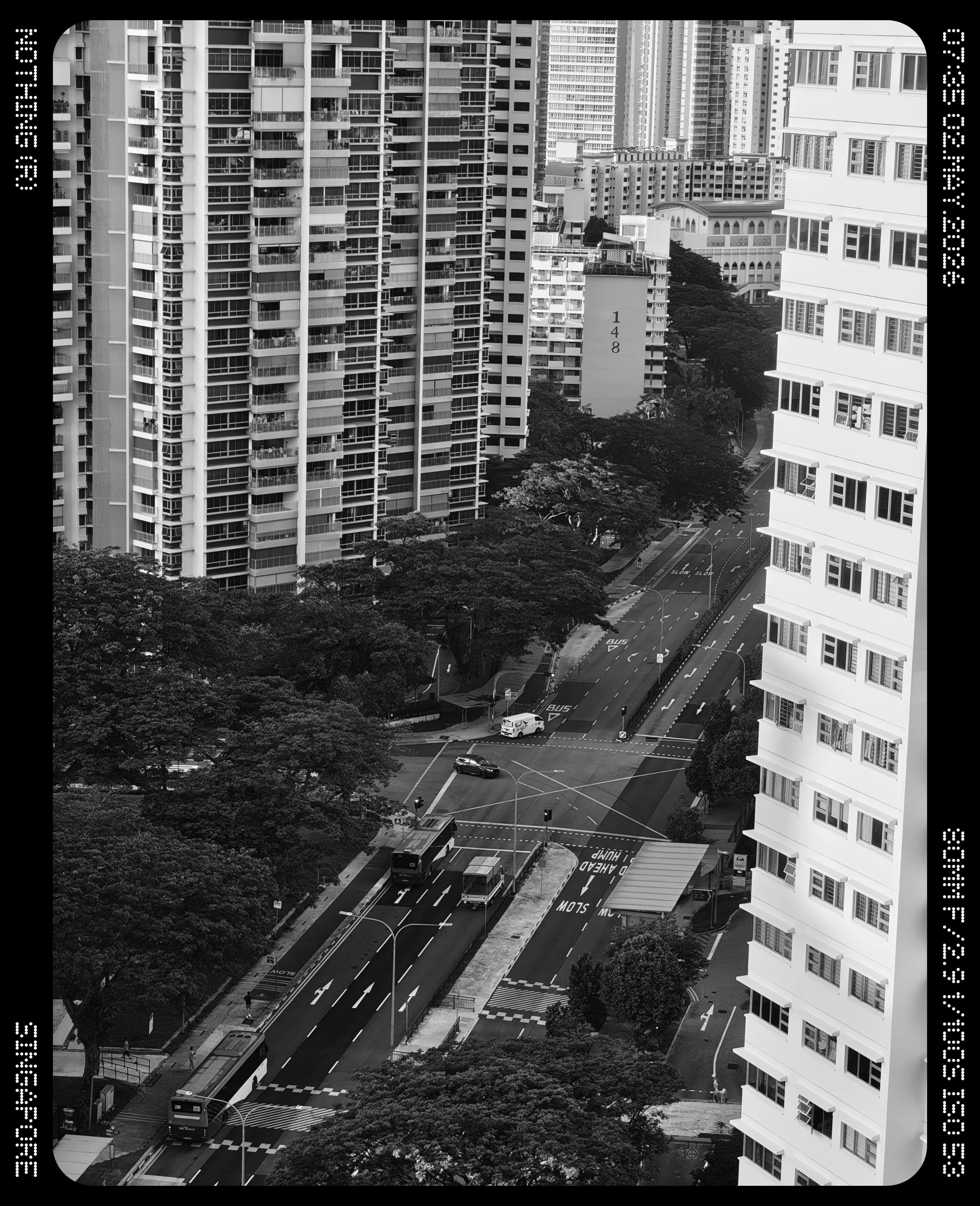 黑白胶片滤镜让画面具复古氛围，为日常拍摄增添趣味。（黄少伟摄）