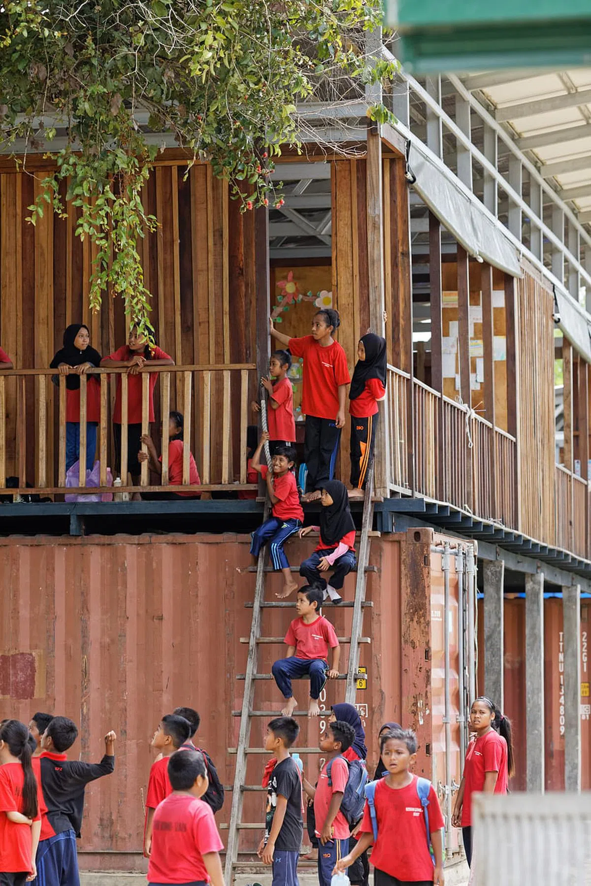 新加坡执业的Billion Bricks建筑事务所在沙巴为当地客工的小孩建设学校，创造归属感。