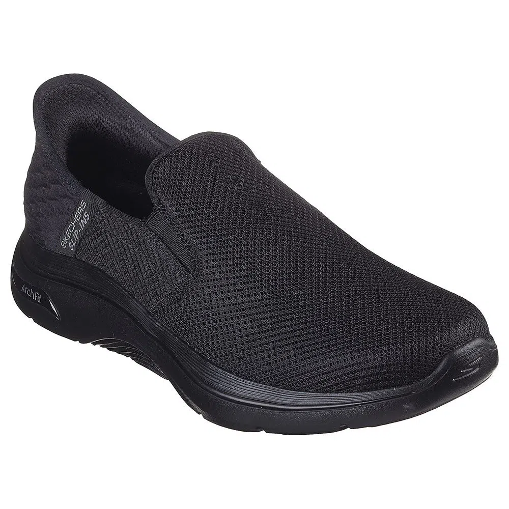 Arch Fit加入“一踩即入”功能，两全其美。（Skechers提供）