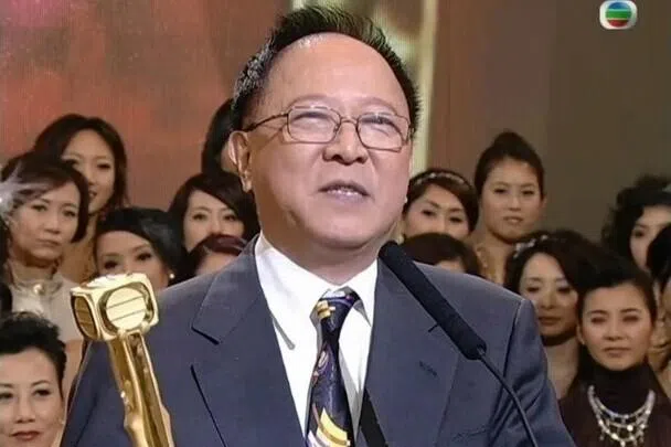 锺景辉在2006年获颁万千星辉颁奖典礼万千光辉演艺大奖。（互联网）