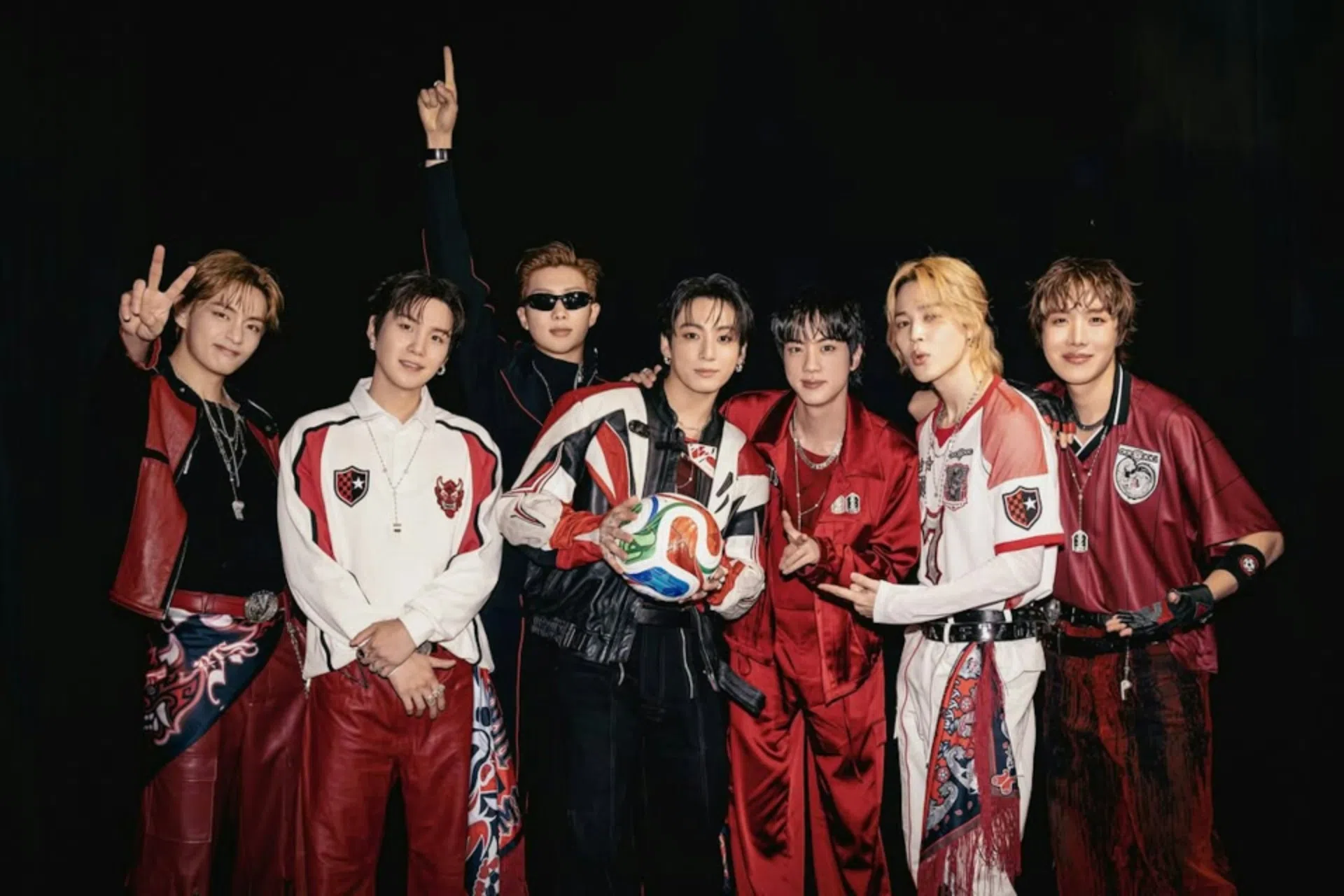 BTS今年12月中将来到狮城开唱，想必到时大批铁粉也会追随，蜂拥而至。（互联网）