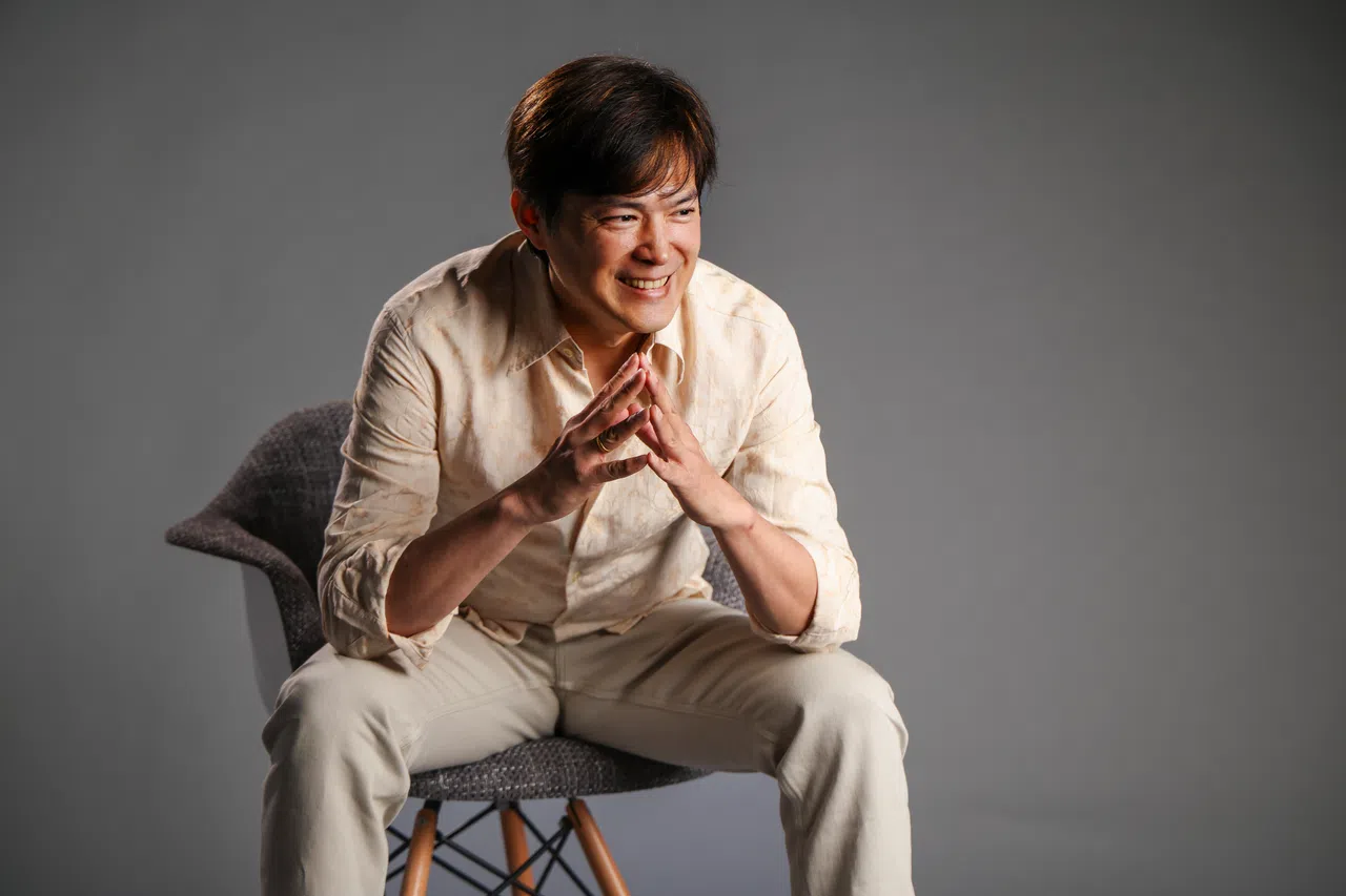 李翔不久前重返狮城，和当年曾提携他的旧同事联系上。（白艳琳摄影）