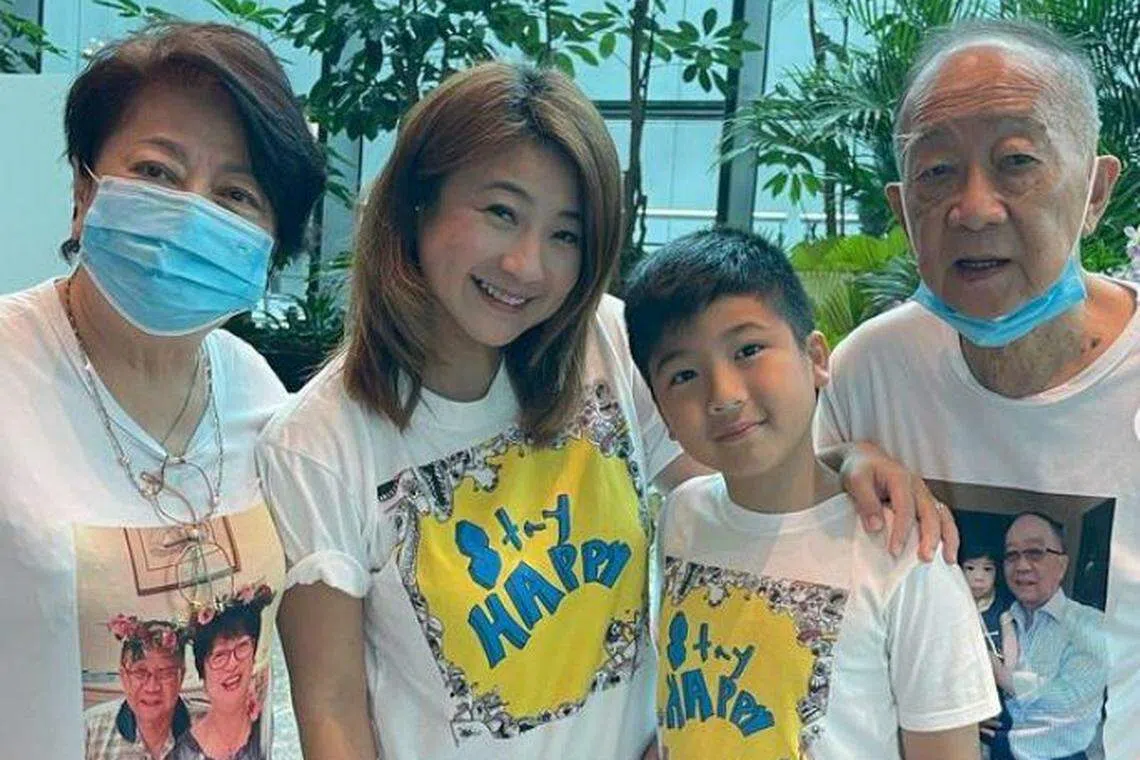黄湘怡的爸妈也到机场送机。（受访者提供）