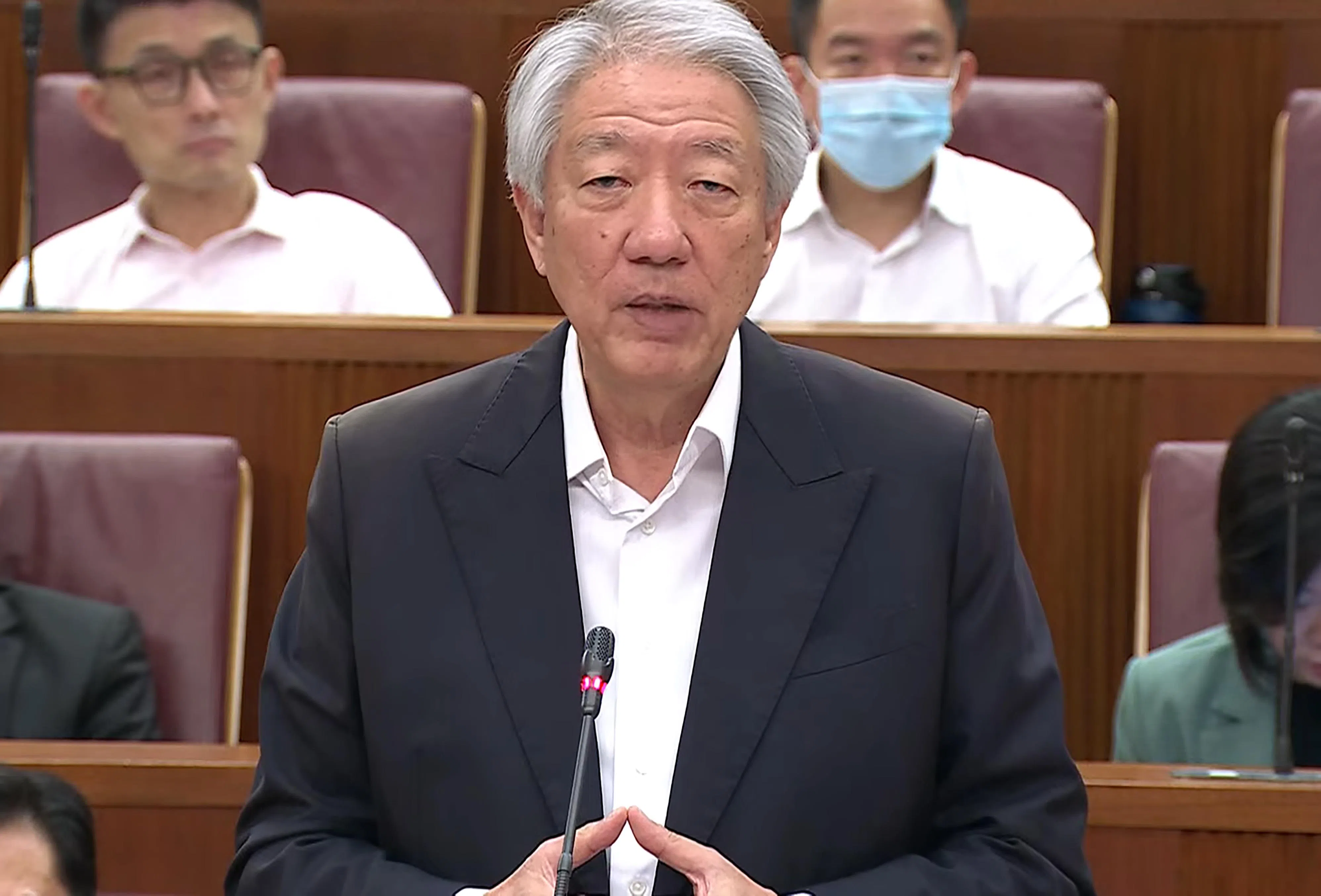 国务资政兼国家安全统筹部长张志贤3月6日在国会上，就事件的检讨报告发表部长声明时强调，公共服务机构对属下人员有很高的行为和绩效标准要求。（gov.sg视频截图）