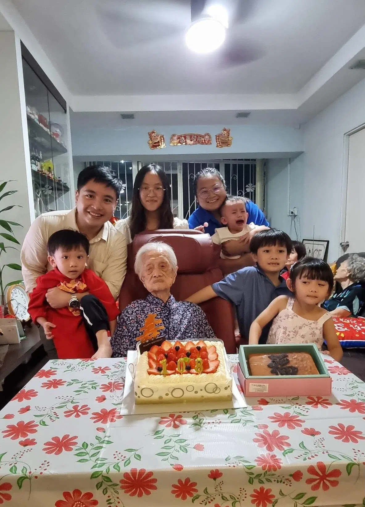 每逢蒋亚碹生日，一家人都会聚在她位于红山的家中为她庆生。（取自慈母舰）
