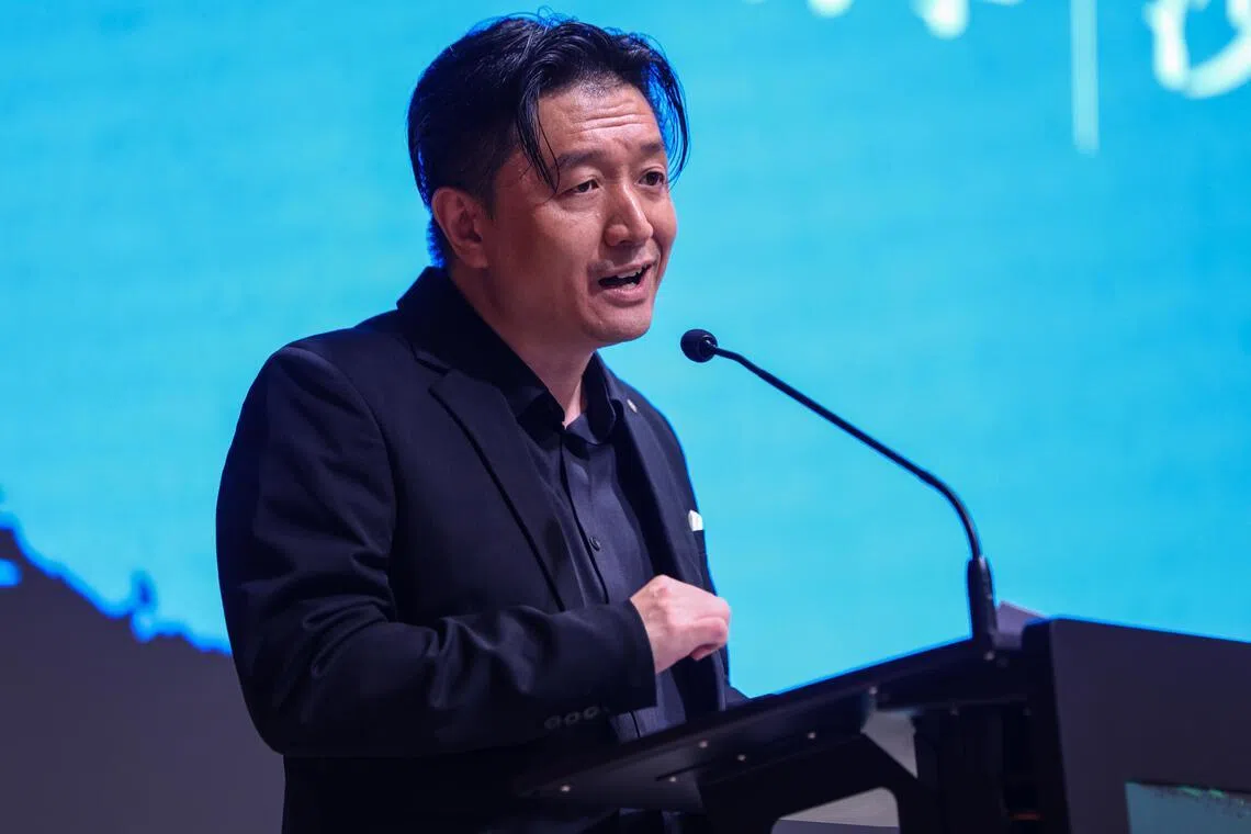 长篇小说一等奖得主“沙拉古斯”是在颁奖礼现场分享创作心得的作者之一。（白艳琳摄）