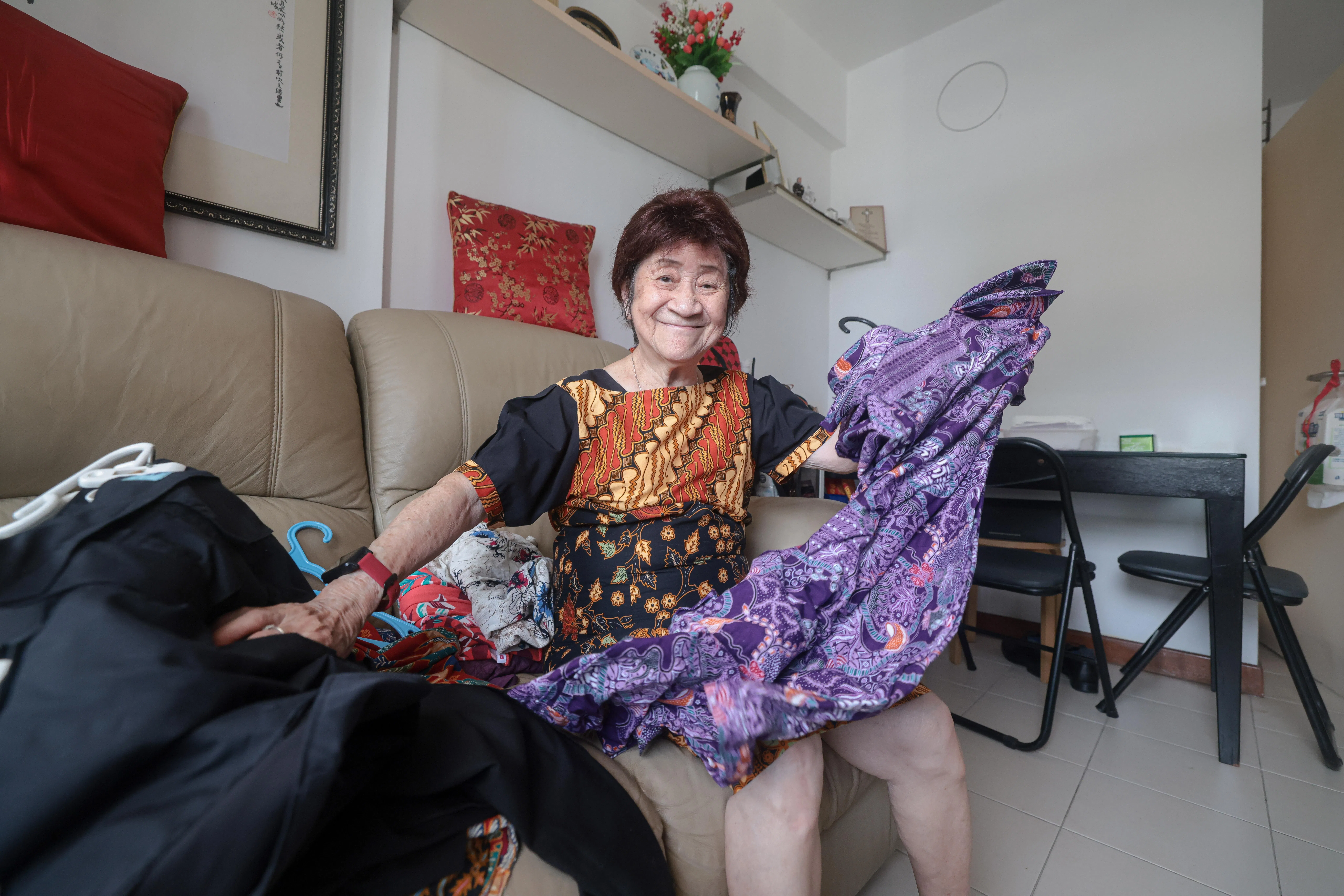 张玉如和丈夫都患有“三高”，每个季度都须要到政府综合诊疗所复诊，政府为年长者填补保健储蓄户头，他们看病无须付现款。（李冠卫摄）