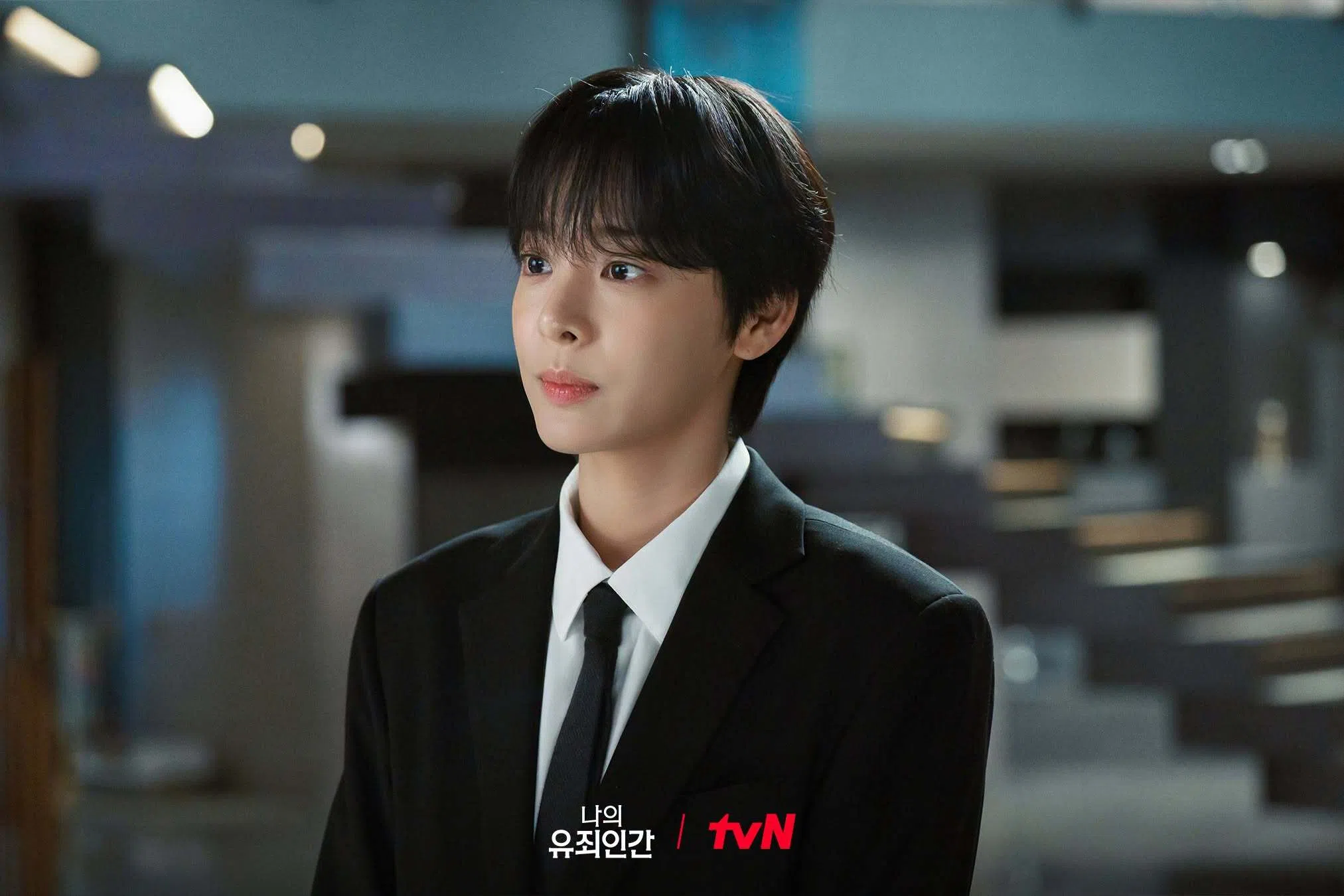 薛仁雅在《伪装恋爱》中女扮男装，形象帅气利落。（取自tvN Drama脸书）