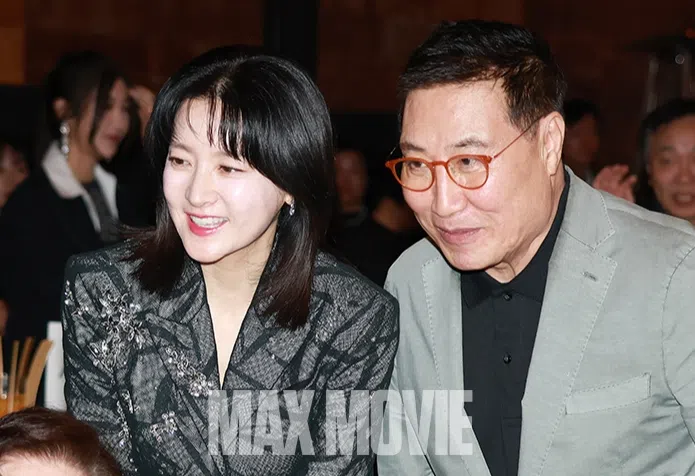 李英爱夫妻一起出席颁奖典礼。（取自Max Movie IG）