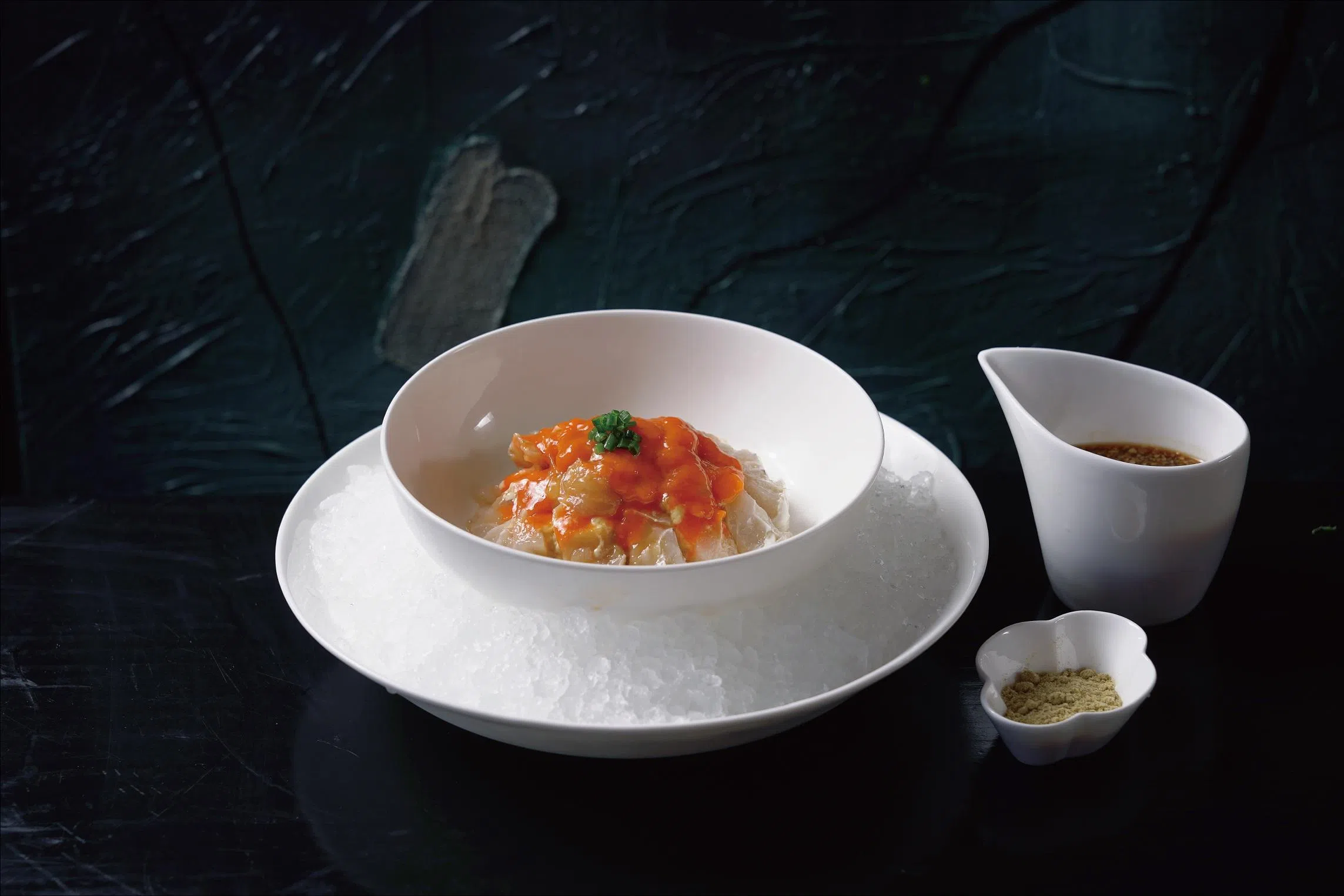 温州江蟹生以鲜活梭子蟹生腌而成，口感冰爽，突出食材本味。（餐馆提供）