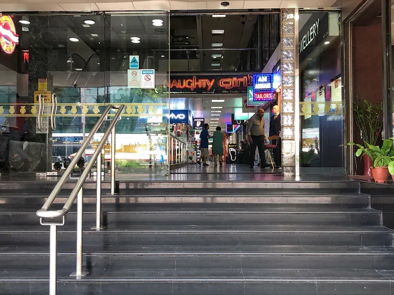 市区重建局说，豪杰大厦的夜间娱乐场所业者可转换为其他商业用途，例如家庭餐馆、商店或健身中心等。（海峡时报）