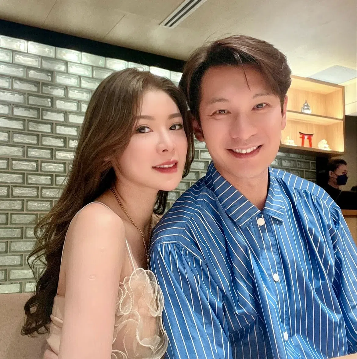 陈泓宇（右）2015年与Celine结婚，夫妻俩育有两个女儿。（取自艺人IG）
