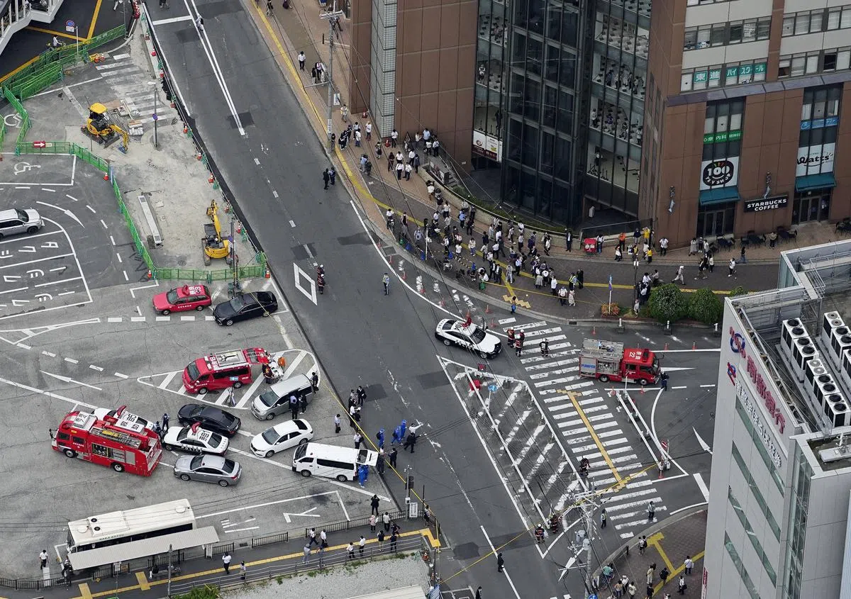 日本警方和消防单位到场支援。（路透社/共同社）