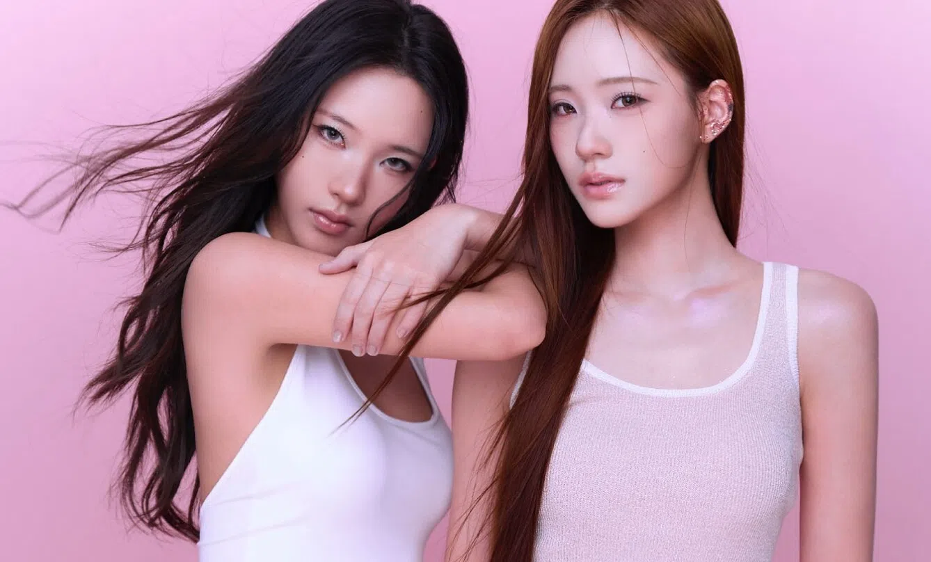 小S大女儿Elly许曦文（左）与二女儿Lily许韶恩，联手推出服装品牌Meuwse。（取自Meuwse官网）