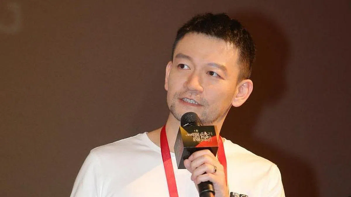 《流浪地球2》导演郭帆希望能够通过记录错误，初步整理出一个科幻电影工业化的流程，再经过几部影片完善这个流程，让以后想要拍科幻片的人有据可循，避开曾经犯过的错。（互联网）