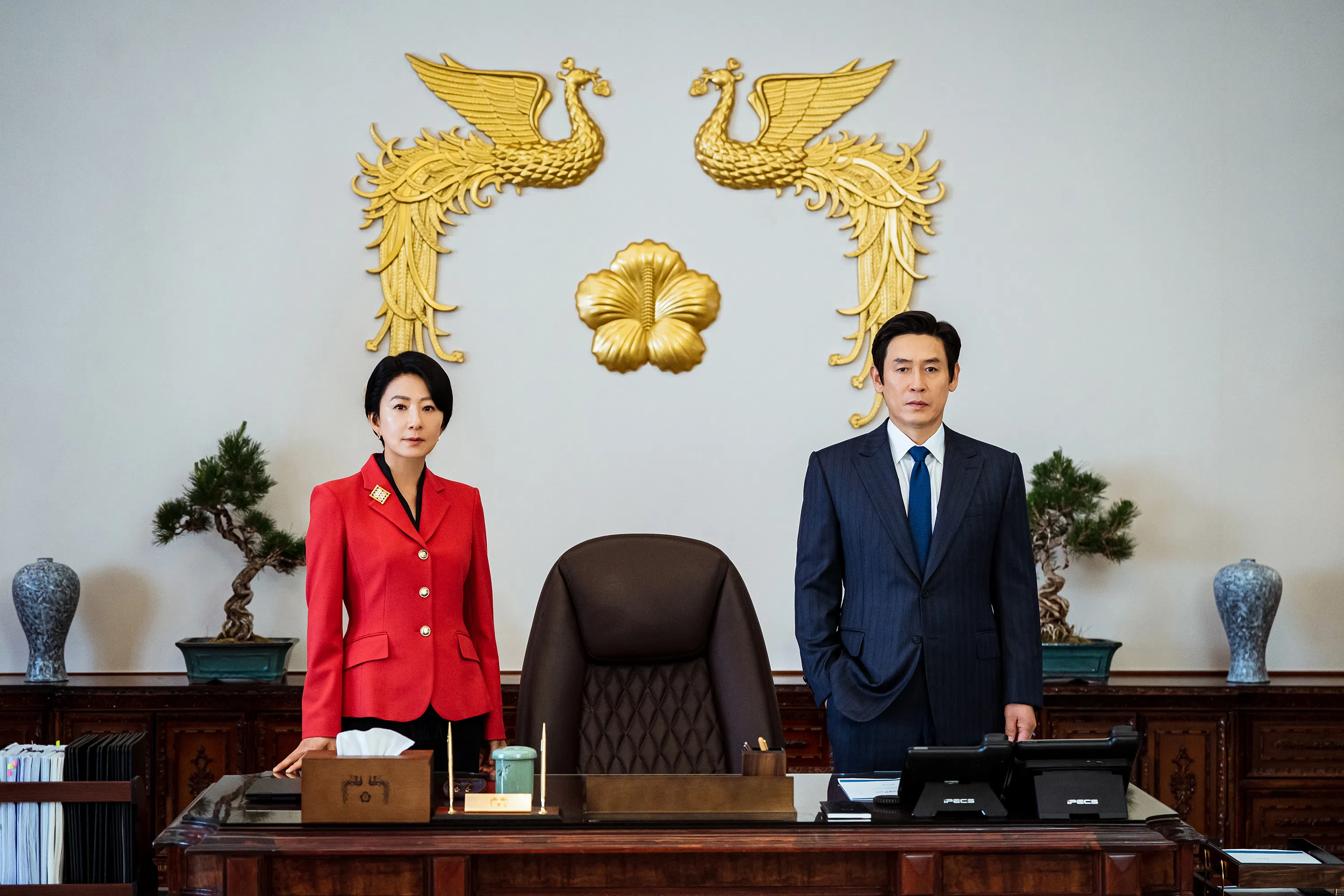 两大实力派薛耿求（右）和金喜爱飚演技，令人期待。（Netflix提供）
