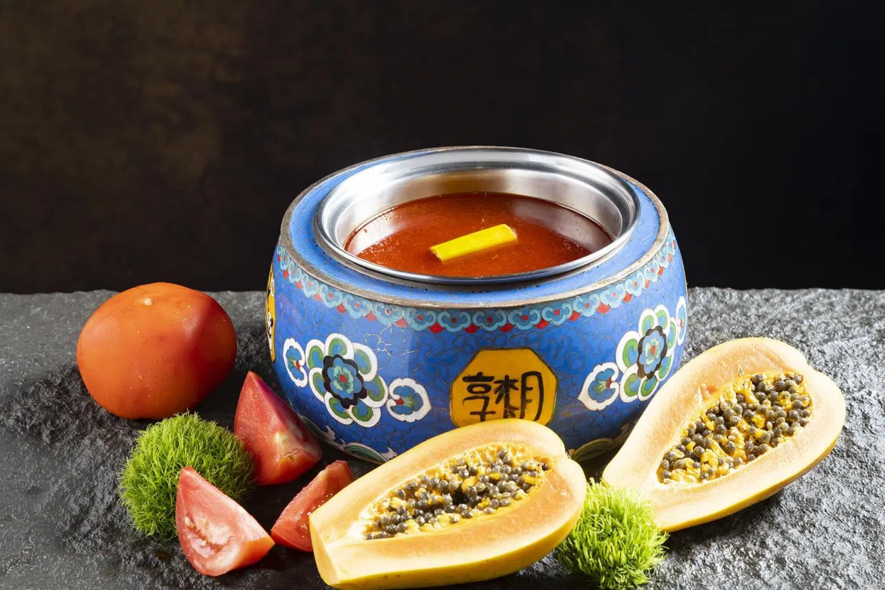 养颜木瓜番茄锅清爽开胃。（餐馆提供）